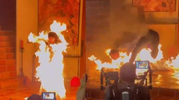 <p><span style="color:#B22222"><strong>SEVENLERİNİ KORKUTTU</strong></span></p>

<p><strong>Korku dolu anlar hızla sosyal medyada yayılmasıyla şarkıcının hayranlarını endişelendirdi.</strong></p>
