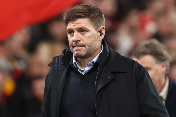 <p>Liverpool efsanesi Steven Gerrard, Liverpool'un Galatasaray'ı 4 farklı &uuml;st&uuml;nl&uuml;kle mağlup etmesinin ardından sarı-kırmızılı taraftarların tepkisini &ccedil;eken ifadeler kullandı.</p>
