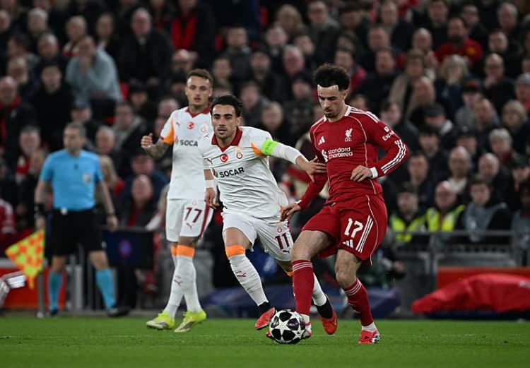 <p>Sosyal medyada bir&ccedil;ok Galatasaraylı taraftar, İngiliz futbol adamına sert tepkiler g&ouml;sterdi.</p>
