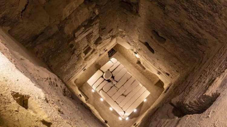 <p><span style="color:#FF0000"><strong>SON YILLARIN EN DİKKAT &Ccedil;EKİCİ ARKEOLOJİK BULGULARI</strong></span></p>

<p><strong>Mısır Turizm ve Eski Eserler Bakanlığı yetkilileri keşfi, son yılların en dikkat &ccedil;ekici arkeolojik bulgularından biri nitelendirken; uzmanlar s&ouml;z konusu keşifler &uuml;zerinde yapılacak incelemelerin Antik Mısır&rsquo;daki kadınların dini g&ouml;revleri ve toplumsal etkisi hakkında tamamen yeni bir bakış a&ccedil;ısı sunabileceğini s&ouml;yl&uuml;yor.</strong></p>
