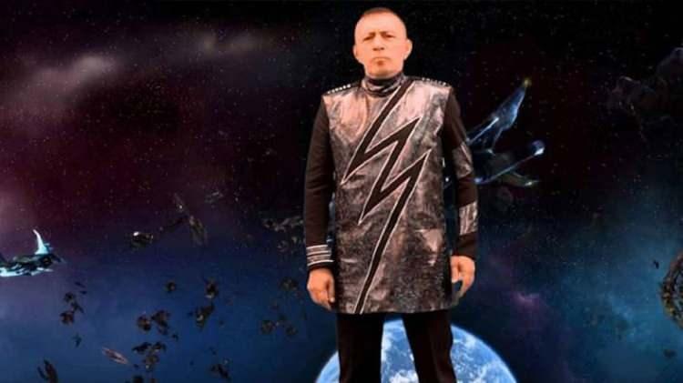 <p><strong>1984 yılında B&uuml;y&uuml;kbur&ccedil; tarafından kendisine verilen lakabın, kariyerinin ayrılmaz bir par&ccedil;ası olduğunu s&ouml;yleyen Topaloğlu, k&ouml;yde yaşayan annesinin ise bu duruma &ccedil;ok &uuml;z&uuml;ld&uuml;ğ&uuml;n&uuml; belirtti.</strong></p>
