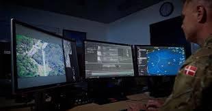 <p><strong><span style="color:rgb(178, 34, 34)">KOMUTA KONTROL S&Uuml;RE&Ccedil;LERİ G&Uuml;&Ccedil;LENİYOR</span></strong></p>

<p>Savaş alanının tamamında durumsal farkındalığı &ouml;nemli &ouml;l&ccedil;&uuml;de destekleyen NATO INT-CORE projesi ile karar vericilere doğru zamanda, doğru bilginin verilmesi sağlanıyor. INT-CORE; komuta kontrol, m&uuml;şterek resim, muharebe sahası, g&ouml;rev vb. ile ilgili bilgilerin yayılımını desteklemek i&ccedil;in komuta kontrol iş s&uuml;re&ccedil;lerini i&ccedil;eriyor. NATO Entegrasyon &Ccedil;ekirdeği (INT-CORE), son olarak CWIX 2025 Tatbikatı'nda, bilgi entegrasyonu ve veri g&ouml;l&uuml; (data lake) oluşturmak i&ccedil;in aktif olarak kullanıldı. STM ayrıca, 2017-2022 yılları arasında INT-CORE projesinde g&uuml;ncelleme ve bakım hizmeti sağlamıştı. NATO INT-CORE projesi kapsamında, NATO'nun Afgan G&ouml;rev Ağı Operasyon Merkezi'nde NATO Uluslararası G&uuml;venlik Destek G&uuml;c&uuml;'n&uuml;n (ISAF) operasyonel kullanımında olan Integration Core (INT-CORE) yazılımı i&ccedil;in 5 yıl s&uuml;reli bakım ve teknik destek hizmeti sağladı.</p>
