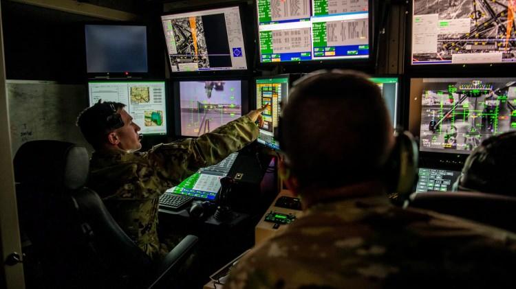 <p><strong><span style="color:rgb(178, 34, 34)">BUG&Uuml;N&Uuml;N DEĞİL GELECEĞİN TEKNOLOJİLERİ</span></strong></p>

<p>Bug&uuml;n&uuml;n değil geleceğin teknolojilerini hedefleyen T&uuml;rk firması, NATO i&ccedil;in daha &ouml;nce &ouml;nemli projeleri hayata ge&ccedil;irdi. STM, NATO'nun stratejik seviye hava komuta kontrol ve f&uuml;ze savunma bilgi sistemi olan AirC2IS projesinin teknik &ccedil;&ouml;z&uuml;m&uuml;n&uuml; ger&ccedil;ekleştirerek geliştirme s&uuml;re&ccedil;leri i&ccedil;inde aktif olarak yer aldı.</p>
