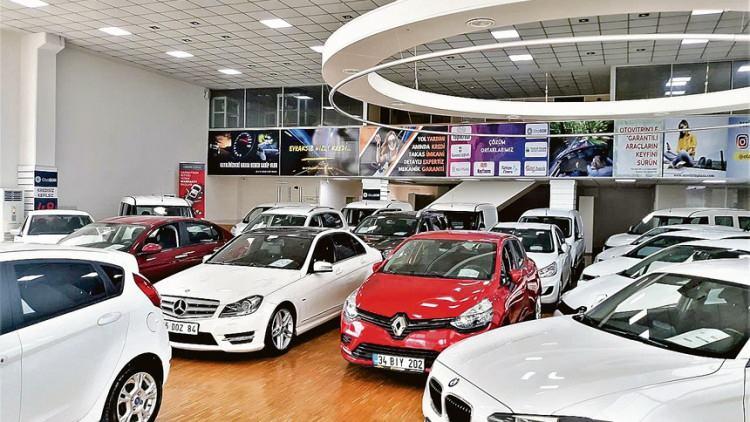 <p>Yaz sezonu &ouml;ncesi otomobil piyasasında hareketlilik artarken, yaklaşık 1.6 milyon lira b&uuml;t&ccedil;eyle tercih edilebilecek dikkat &ccedil;ekici modeller &ouml;ne &ccedil;ıkıyor.</p>
