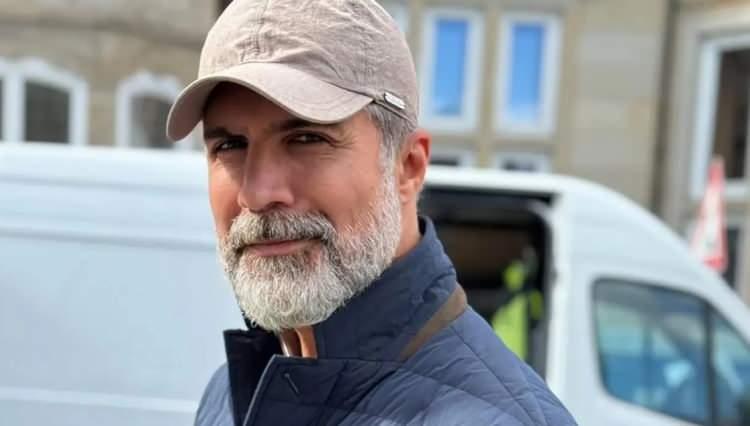 <p><strong>&Uuml;nl&uuml; oyuncu, son olarak oğluyla birlikte bayram karelerini paylaşmasıyla yeniden g&uuml;ndem oldu.</strong></p>
