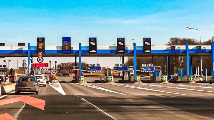 <p><strong>S&ouml;z konusu kararın 4736 sayılı Kanun'un 1'inci maddesinin birinci fıkrası h&uuml;km&uuml;nden muaf tutulduğunu belirten d&uuml;zenleme, yayım tarihi itibarıyla y&uuml;r&uuml;rl&uuml;ğe girdi. Karar h&uuml;k&uuml;mlerinin Cumhurbaşkanı tarafından y&uuml;r&uuml;t&uuml;leceği bildirildi.</strong></p>
