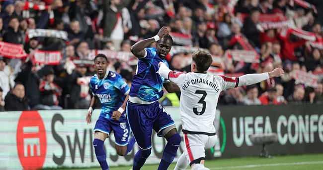 <p>Karadeniz ekibi, galibiyete rağmen toplamda 3-2'lik skorla UEFA Konferans Ligi'ne veda etti.</p>
