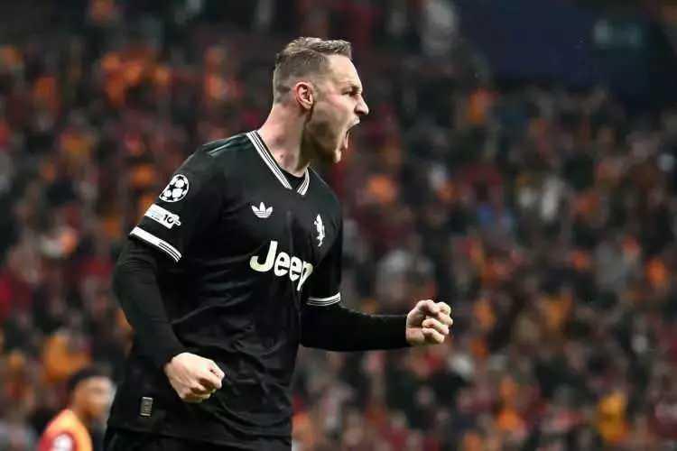 <p>2- İtalya: 99.660</p>
