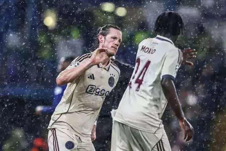 <p>7- Hollanda: 67.762</p>
