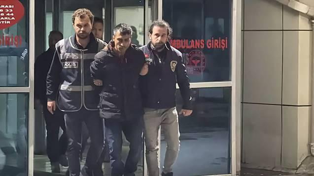 <p>Sivas 4'&uuml;nc&uuml; Ağır Ceza Mahkemesi'nde ge&ccedil;en yıl 13 Ekim&rsquo;de g&ouml;r&uuml;len davanın karar duruşmasına sanık H&uuml;seyin S&ouml;nmez tutuklu bulunduğu Elazığ 1 No'lu Y&uuml;ksek G&uuml;venlikle Ceza İnfaz Kurumu'ndan, SEGBİS y&ouml;ntemiyle katıldı.</p>

<p>&nbsp;</p>

<p>&Ouml;ld&uuml;r&uuml;len &ccedil;ocukların anneleri Ayşeg&uuml;l Şimşek ile avukatları salonda hazır bulundu.</p>
