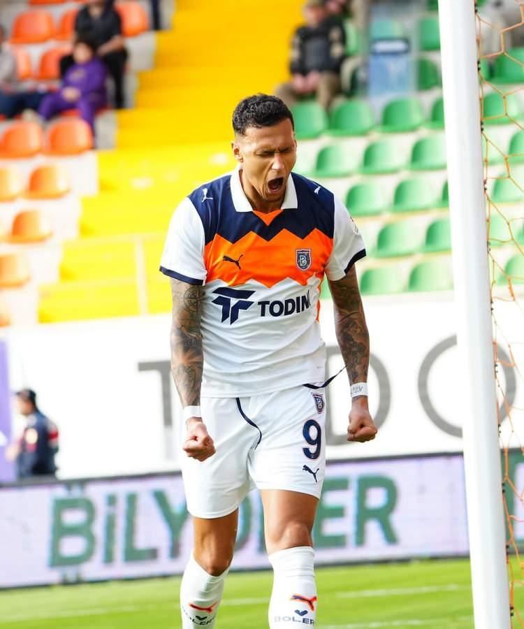 <p>Davie Selke - Başakşehir<br />
<br />
7 gol</p>
