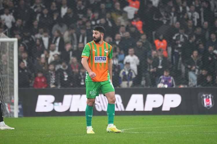 <p>G&uuml;ven Yal&ccedil;ın - Alanyaspor&nbsp;<br />
<br />
6 gol</p>
