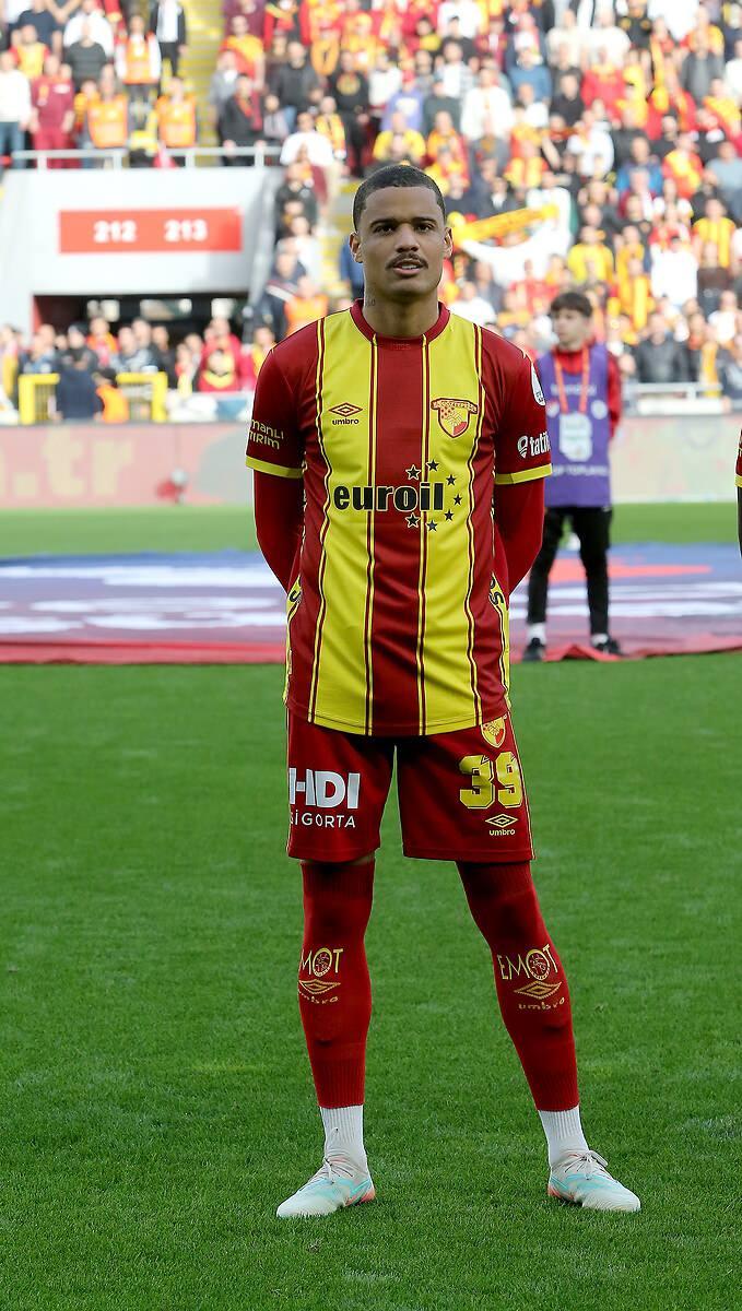 <p>Janderson - G&ouml;ztepe<br />
<br />
5 gol</p>
