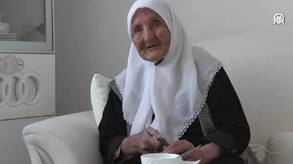 <p><span style="color:#FF0000"><strong>UZUN &Ouml;MR&Uuml;N&Uuml;N SIRRINI İLK KEZ PAYLAŞTI</strong></span></p>

<p><strong>Uzun &ouml;mr&uuml;n&uuml;n sırrının &ccedil;ok &ccedil;alışmak ve doğal beslenmekle ilişkili olduğunu s&ouml;yleyen asırlık &ccedil;ınarın tavsiyeleri geniş yankı uyandırdı.</strong></p>
