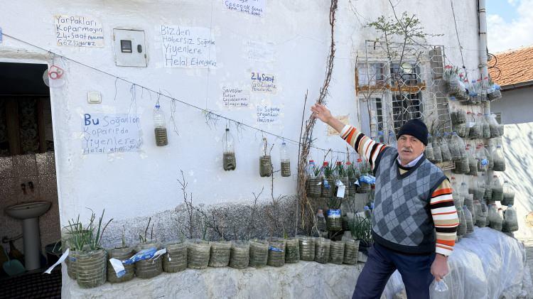 <p>Yaklaşık 48 yıldır Oğulbey Mahallesinde oturduğunu s&ouml;yleyen Selahattin Demirkan ilgin&ccedil; &uuml;retim s&uuml;recini şu s&ouml;zlerle anlattı:</p>
