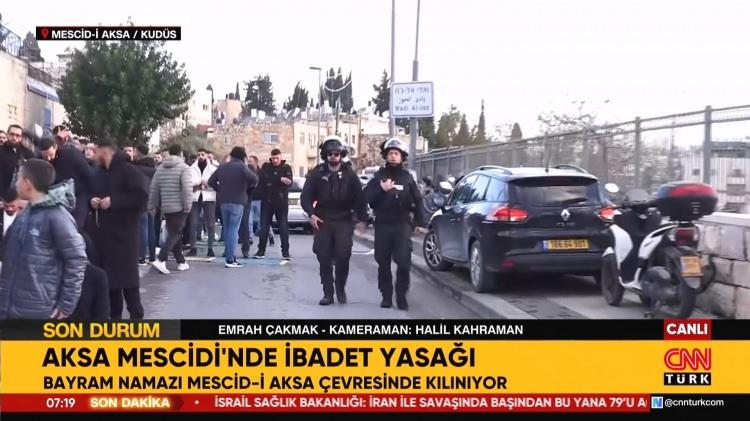 <p>İsrail polisi, ramazanda Mescid-i Aksa'da ibadetin engellenmesine tepki olarak Eski Şehir surları &ouml;n&uuml;nde teravih namazı kılan Filistinlilere cop, ses bombası ve g&ouml;z yaşartıcı gaz ile şiddetli bir şekilde m&uuml;dahale etmişti.</p>
