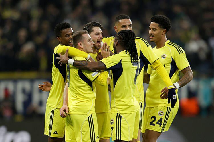 <p>"Devler Ligi"nin kapısından d&ouml;nen sarı-lacivertli ekip, bir nevi "teselli ikramiyesi" mahiyetindeki 4,29 milyon avroyla &ouml;d&uuml;llendirildi.</p>
