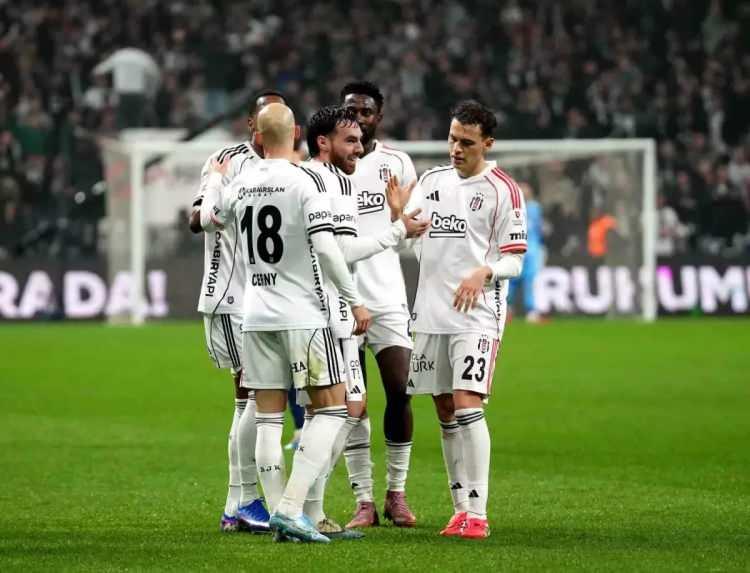 <p>&Ccedil;ıktığı ilk sınavda UEFA Avrupa Ligi 2. eleme turunda elenerek Konferans Ligi'ne ge&ccedil;iş yapan Beşiktaş, bu turnuvada da sadece bir tur ilerleyebildi ve play-off'ta Avrupa defterini kapattı.</p>
