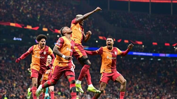 <p>Ligde oynadığı 8 ma&ccedil;tan 3 galibiyet ve 1 beraberlik &ccedil;ıkartan "Cimbom" bu performansıyla 7 milyon avronun sahibi olurken, ligde elde ettiği dereceyle de 5,08 milyon avroluk gelire uzandı.</p>
