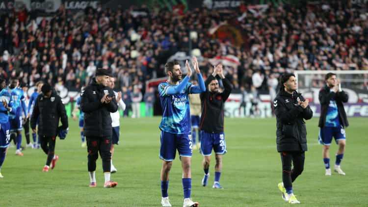 <p>Samsunspor, UEFA Avrupa Ligi play-off turundan sezonu a&ccedil;tı ve 175 bin avroyla başlangı&ccedil; yaptı.</p>
