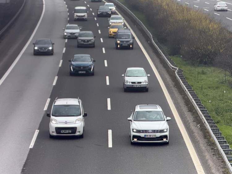 <p>S&ouml;z konusu noktalarda hız kontrol&uuml;, yol işaretlemeleri ve bariyer sistemlerinin iyileştirilmesi &ccedil;alışmaları s&uuml;r&uuml;yor.</p>

<p>&nbsp;</p>
