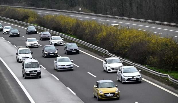 <p><span style="color:#B22222"><strong>KAZA KARA NOKTA WEB</strong></span></p>

<p>&nbsp;</p>

<p>KGM'nin hazırladığı interaktif web aracı &ldquo;Kaza Kara Nokta Web&rdquo;, &uuml;lke genelindeki trafik kazalarının yoğunlaştığı kara yol kesimlerini g&ouml;steren veri tabanlı bir trafik g&uuml;venliği platformu olarak hizmet veriyor.</p>

<p>&nbsp;</p>
