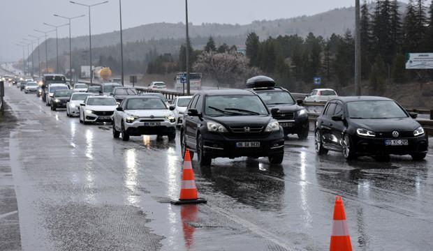 <p>Bu noktaların tespiti, trafik g&uuml;venliği politikalarının oluşturulması a&ccedil;ısından b&uuml;y&uuml;k &ouml;nem taşıyor.</p>

<p>T&uuml;rkiye genelindeki kara yollarında kazaların yoğunlaştığı b&ouml;lgeleri g&ouml;rebiliyor, veriye dayalı olarak riskli b&ouml;lge tespiti yapılabiliyor, bu kara noktalar &uuml;zerinde alınabilecek &ouml;nleyici tedbirlerin planlanmasına katkı sağlıyor.</p>
