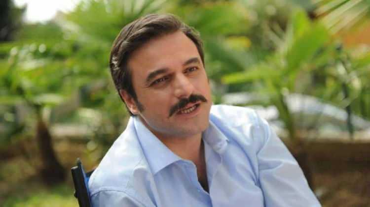 <p><strong>Yaşadığı s&uuml;reci<span style="color:#B22222"> "ikinci bir hayatın başlangıcı"</span> olarak tanımlayan &Ouml;zkan, bu bayramın kendisi i&ccedil;in takvimdeki bir g&uuml;nden &ccedil;ok daha fazlası olduğunu <span style="color:#B22222">Sabah Gazetesi'ne&nbsp;</span>verdiği r&ouml;portajda anlattı.</strong></p>
