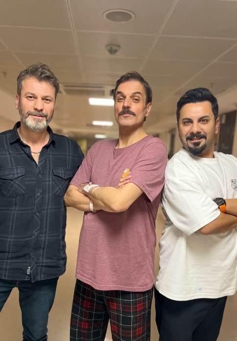 <p><span style="color:#B22222"><strong>"KARDEŞİM &Ccedil;İLİNGİR OLDU"</strong></span></p>

<p><strong>Nakil s&uuml;recinde ise kardeşi Umut &Ouml;zkan'ın bir an bile pes etmeden don&ouml;r aradığını belirten oyuncu, <span style="color:#B22222">"Kapıyı kıracak g&uuml;c&uuml;m kalmadığında kardeşim &ccedil;ilingir oldu"</span><span style="color:#800080"> </span>diyerek o g&uuml;nleri anlattı.</strong></p>
