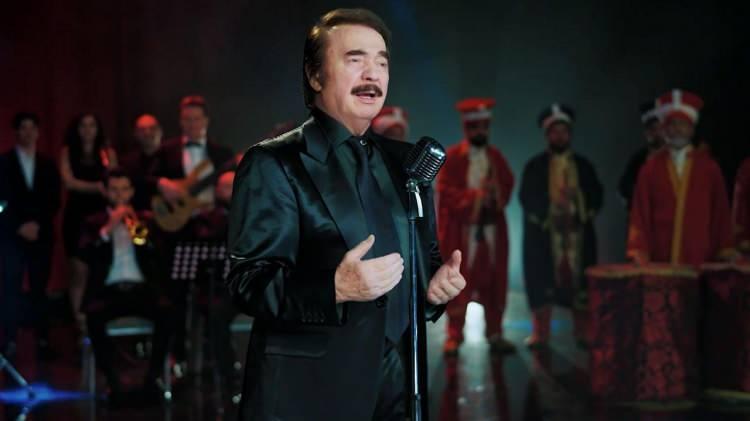 <p><span style="color:#FF0000"><strong>"ORHAN ABİNİZ KALE GİBİ" DEMİŞTİ</strong></span></p>

<p><strong>Sağlık durumu merak konusu haline gelen usta ismin eşi Sevim Emre, "Kontrol ama&ccedil;lı hastaneye bile gidemeyecek miyiz? Orhan abiniz kale gibi" s&ouml;zleriyle Gencebay'ın hayranlarının y&uuml;reğine su serpti.</strong></p>
