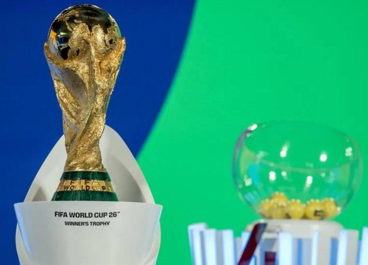 <p>Bu dev turnuvaya sayılı g&uuml;nler kala takımlar formalarını tanıttı.&nbsp;</p>

<p>İşte şu ana kadar tanıtılan o formalar...</p>
