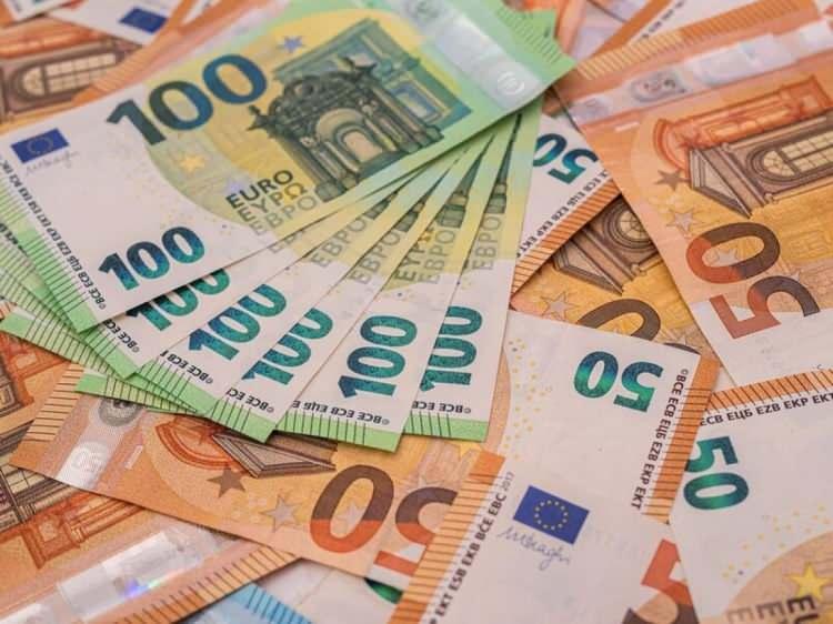 <p><strong><span style="color:#B22222">EURO&nbsp;</span> |&nbsp; 51,24 TL</strong></p>
