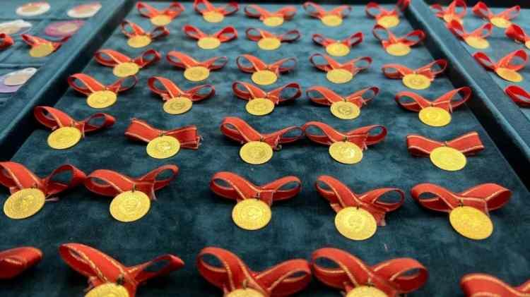 <p><span style="color:#B22222"><strong>"ŞU ANKİ RAKAMLAR OLDUK&Ccedil;A D&Uuml;Ş&Uuml;K"</strong></span></p>

<p>Gram altın TL fiyatı serbest piyasalarda 7.020 lira seviyesinde. En son kendi kişisel pozisyonumda 7.214 TL ve 7.300 TL seviyelerinin bile ucuz olduğunu belirtmiştim; şu anki rakamlar olduk&ccedil;a d&uuml;ş&uuml;k.</p>
