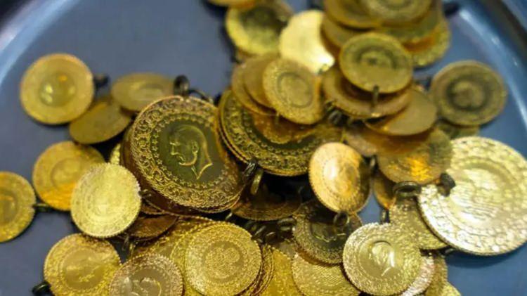 <p><span style="color:#B22222"><strong>7 BİN TL'NİN ALTINA ALMAK M&Uuml;MK&Uuml;N DEĞİL</strong></span></p>

<p>Ekranlarda fiyatın 7.000 TL altına sarktığını g&ouml;rebiliriz ancak fiziki tarafta kuyumculardan 7.000 TL altına gram altın almanızın &ccedil;ok m&uuml;mk&uuml;n olacağını d&uuml;ş&uuml;nm&uuml;yorum.</p>
