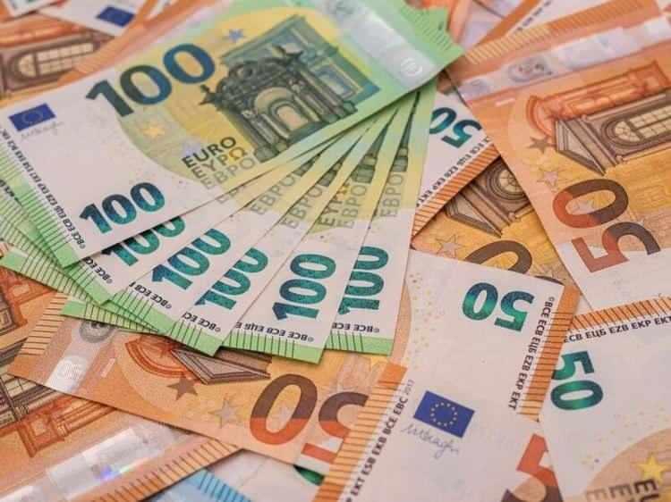 <p><strong><span style="color:#B22222">EURO&nbsp;</span> |&nbsp; 51,41 TL</strong></p>
