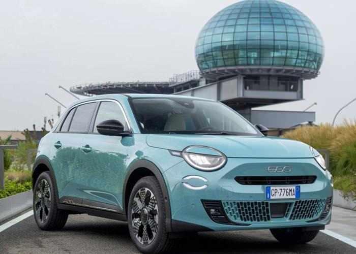 <p><span style="color:#B22222"><strong>FIAT 600</strong></span></p>

<p>200 bin TL&rsquo;ye 12 ay vadeli, y&uuml;zde 1,99 faizli kredi imk&acirc;nı ve bayi peşin &ouml;deme indirimi avantajı sunuluyor.</p>
