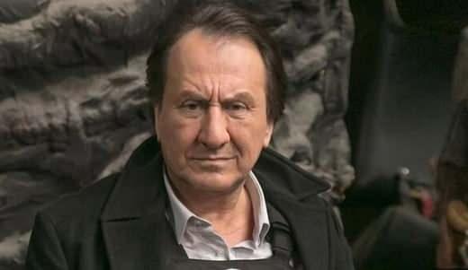 <p><strong>Arka Sokaklar dizisinin komiser <span style="color:#A52A2A">'H&uuml;sn&uuml; &Ccedil;oban'</span> karakterini oynayan &Ouml;zg&uuml;r Ozan, basın mensuplarının sorularını yanıtladı.&nbsp;</strong></p>
