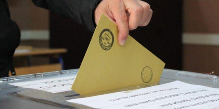 <p><strong><span style="color:rgb(178, 34, 34)">AK PARTİ Y&Uuml;ZDE 34,6, CHP Y&Uuml;ZDE 32</span></strong></p>

<p>Mart 2026 sonu&ccedil;larına g&ouml;re (kararsızlar dağıtıldıktan sonra) oy oranları ş&ouml;yle:</p>
