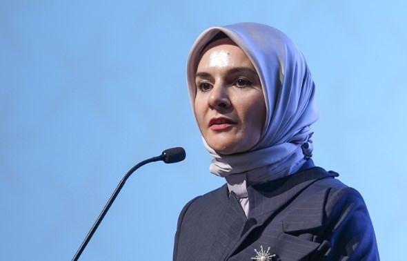 <p><strong>Aile ve Sosyal Hizmetler Bakanı Mahinur &Ouml;zdemir G&ouml;ktaş, Yeni Şafak gazetesine yaptığı değerlendirmede kadınların yıllardır s&uuml;ren<em> "Kariyer mi yapmalıyım yoksa aile mi kurmalıyım?"</em> sorusuna yanıt verdi.</strong></p>
