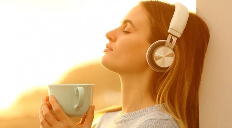 <p><strong>Cambridge &Uuml;niversitesi gibi prestijli merkezlerin y&uuml;r&uuml;tt&uuml;ğ&uuml; &ccedil;alışmalar, y&uuml;ksek analiz yeteneğine sahip bireylerin belirli m&uuml;zik t&uuml;rlerine daha fazla ilgi g&ouml;sterdiğini ortaya koydu.</strong></p>
