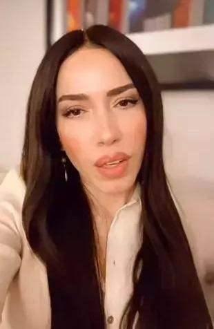 <p><strong>Lansman gecesinde a&ccedil;ıklamalarda bulunan Burcu G&uuml;neş, meslektaşı Demet Akalın'ı hedef alan s&ouml;zleriyle bir&ccedil;ok sanat&ccedil;ının da dahil olduğu bir kavga başlattı.</strong></p>
