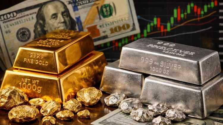 <p>Ancak 28 Şubat&rsquo;ta başlayan ABD-İsrail'in İran&rsquo;a y&ouml;nelik saldırıları, Orta Doğu'da karşılığın artmasına neden oldu. Metallerde de fiyatlamalarda dengeler oynadı. Savaşın başladığı g&uuml;nden buyana altın ve g&uuml;m&uuml;ş fiyatlarında d&uuml;nyanın &ouml;nde gelen yatırım kurumlarının &ouml;ng&ouml;r&uuml;leri ne oldu?</p>
