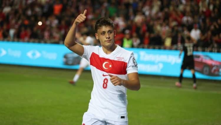 <p><strong>1- Arda G&uuml;ler (T&uuml;rkiye) | 90 milyon euro<br />
<br />
<br />
<br />
KAYNAK: TRANSFERMARKT</strong></p>

