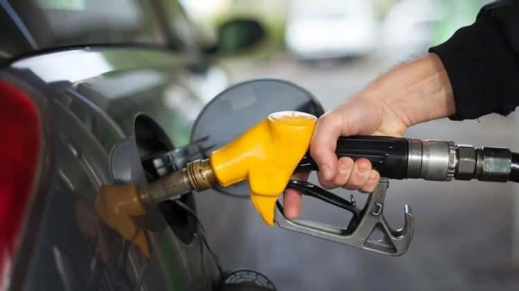 <p>Akaryakıt fiyatları ABD-İsrail ve İran arasındaki savaş nedeniyle tırmanmaya başladı.&nbsp;</p>
