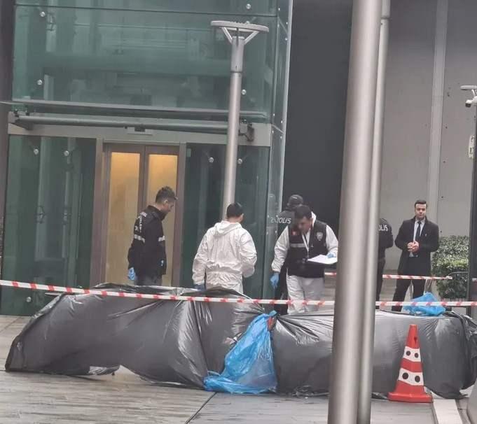 <p>Köse'nin beklenmeyen vefatının ardından ünlü şarkıcı Rober Hatemo'dan&nbsp;çarpıcı açıklamalar geldi. Hatemo, Köse’nin geçmişte birçok kişiye zarar verdiğini öne sürerek dikkat çeken iddialarda bulundu.&nbsp;</p>

<p>&nbsp;</p>
