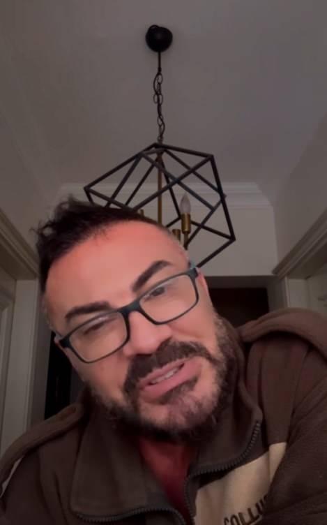 <p>ROBER HATEMO: "100 MİLYONLUK ARAZİMDEN ETTİ"</p>

<p>Rober Hatemo yayımladığı videoda; <strong>"Erol Köse hakkın rahmetine kavuşmuş. Allah rahmet eylesin. Allah günahlarını affetsin yine de... Ölünün arkasından konuşmuyorum çünkü en son Armağan'ın programına katıldığımda söylemiştim. Bir çok insanın canını yaktı. Onun yüzünden şu anda Alaçatı'da değeri en az 100 milyon olabilecek bir arazim gitti elimden 2003-2004 yıllarında. Uzun hikaye... Üstü kapalı bir tehdit olayı" </strong>dedi.</p>
