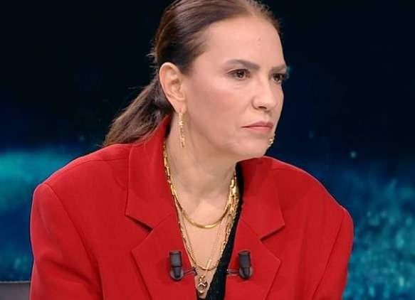 <p>YEŞİM SALKIM</p>

<p>Hakan Uzan ile yaşadığı evlilikle 90'larda müzik sektöründe dikkat çeken isimlerden Yeşim Salkım <strong>"Evet hepimiz üzüldük, kırıldık hatta en çok da ben… Ama bana yakışmaz, ölmüş gitmiş artık adam, bir devir bitti”</strong> sözleriyle dikkat çekti.</p>
