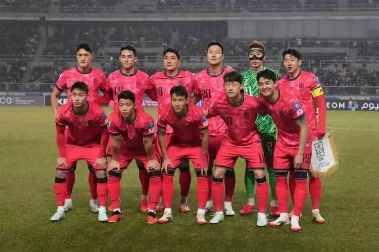 <p>G&Uuml;NEY KORE</p>
