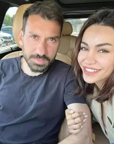 <p><span style="color:#B22222"><strong>"EN B&Uuml;Y&Uuml;K HAYALİMİZ"</strong></span></p>

<p><strong>&Uuml;nl&uuml; &ccedil;ift, toplamda 4 ay s&uuml;recek olan d&uuml;nya turunun hazırlıklarına başladı. Okyanus &ouml;tesine ge&ccedil;ecek olan ikili, Kazablanka, Brezilya, Arjantin, Şili, Yeni Zelanda, Avustralya, Havai ve Kanarya Adaları gibi 40'tan fazla &uuml;lkeye gidecek. </strong></p>
