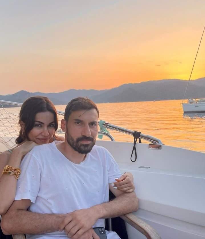 <p><span style="color:#B22222"><strong>"UNUTULMAYACAK BİR DENEYİM"</strong></span></p>

<p><strong>Eşinin bu jesti karşısında &ccedil;ok mutlu olduğunu s&ouml;yleye Şilan Makal, <span style="color:#800080"><em>"Şener ilk s&ouml;ylediği zaman ne diyeceğimi bilemedim, &ouml;m&uuml;r boyu unutulmayacak bir deneyim olacak"</em></span> dedi.</strong></p>
